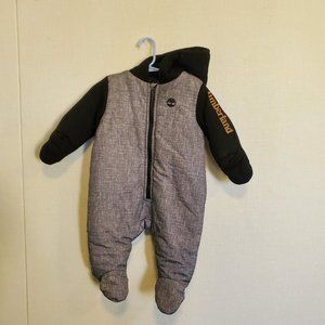 Timberland Body‎ Snow Suit Baby. 6 / 9 Months. Black & Gray. Snowsuit. Bodysuit.